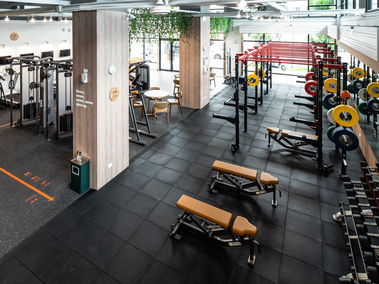 嘉義健身房室內空間設計－地板動線畫線｜塔索肌力與體能訓練中心