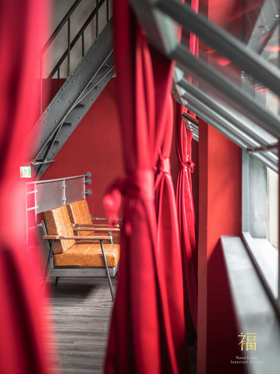 國王蝴蝶秘密基地roicafe咖啡廳-帝王紅色調配色｜小福砌商業咖啡廳空間設計